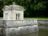 Château du Marais - Pavillon et douves ; sur la commune de Le Val-Saint-Germain