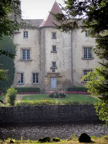 Château des Martinanches - Stair tower and facade of the castle, flower garden, moats and trees; in Saint-Dier-d'Auvergne, in the Livradois-Forez Regional Nature Park