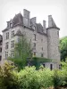 Château de Pesteils - Château de Pesteils entouré de verdure