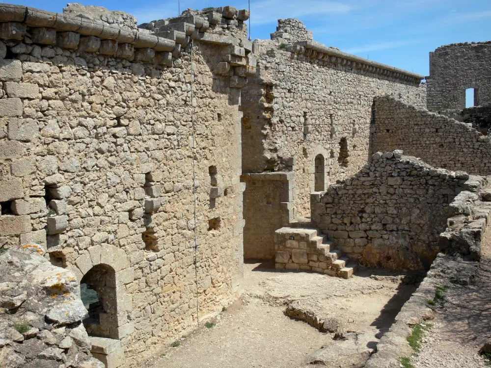 Le château de Peyrepertuse - Château de Peyrepertuse: Château Saint-Georges (château San Jordi)