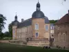 Château de Pierre-de-Bresse - Château flanked by round towers and moats