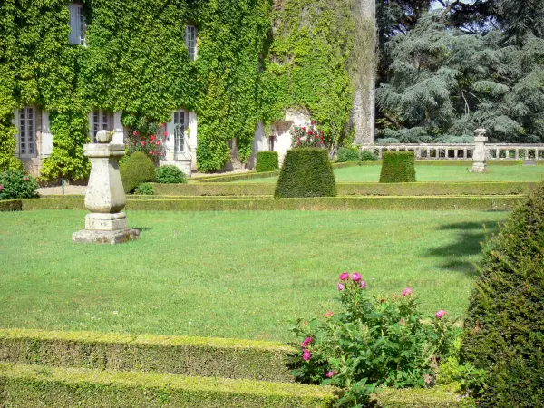 Château de Pompadour - Jardins du château de Pompadour ; sur la commune d'Arnac-Pompadour