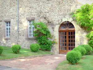Château de Pompadour - Façade du château