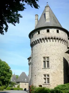 Château de Pompadour - Tour ronde du château