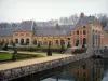 Château de Vaux-le-Vicomte - Douves, dépendances (communs) et jardin