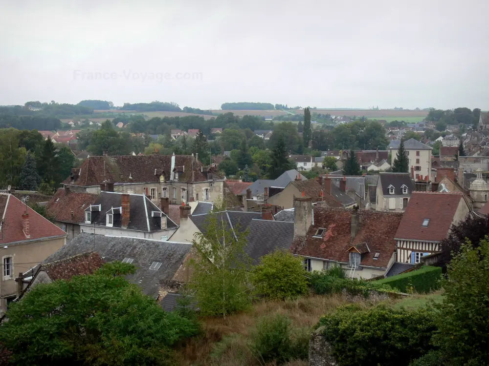 Châteaudun - Maisons de la ville, dans la vallée du Loir