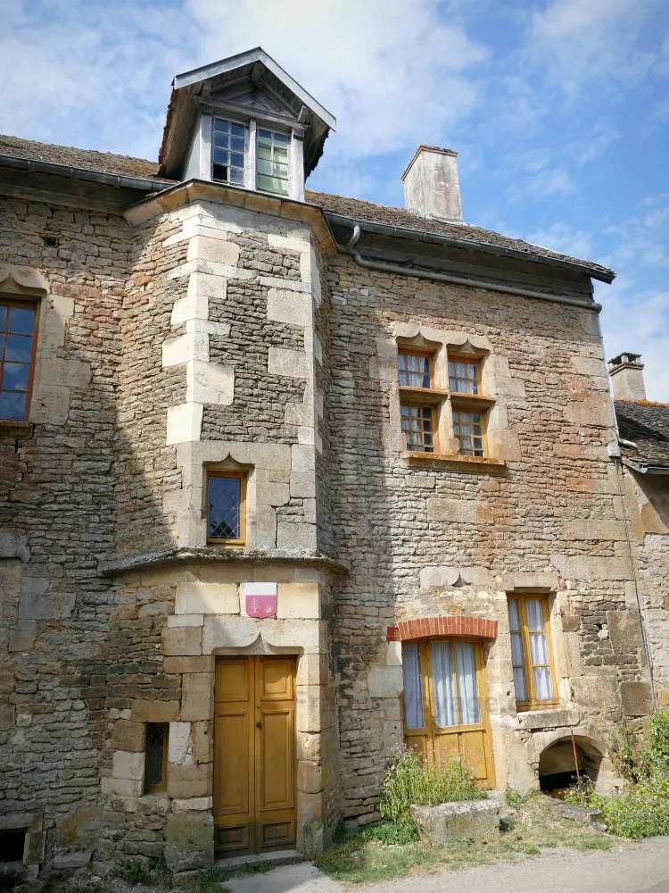 Châteauneuf-en-Auxois - Châteauneuf: Maison avec tourelle