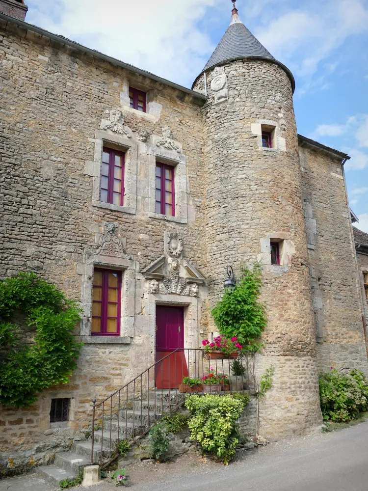 Châteauneuf-en-Auxois - Châteauneuf: Maison au mouton dotée d'une tourelle