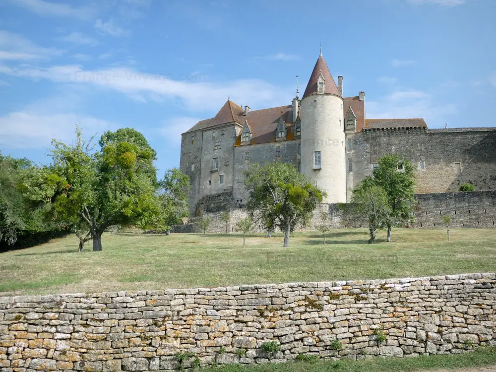 Châteauneuf-en-Auxois - Châteauneuf: Vue sur la forteresse médiévale