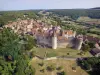Chateauneuf-en-Auxois - N.城堡: Châteauneuf村及其中世纪城堡和房屋的鸟瞰图