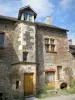 Chateauneuf-en-Auxois - N.城堡: 带炮塔的房子