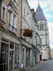 Châteauroux - Häuserfassaden und Kirche Saint-Martial