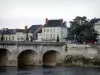 Châtellerault - Henri IV brug over de rivier de Vienne en de huizen in de stad