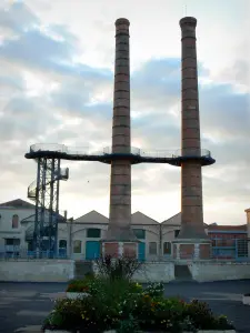 Châtellerault - Manu: chimeneas y edificios de la antigua fábrica de armas