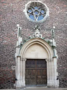 Châtillon-sur-Chalaronne - Rose window and door of the Saint-André church of Flamboyant Gothic style