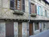 Châtillon-sur-Chalaronne - Gevels van huizen met hout (hout)