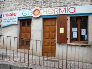Chaudes-Aigues - Facciata del Géothermia, Museo Europeo del geotermico e idroterapia