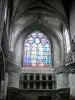 Chaumont - Dentro de la Basílica de San Juan el Bautista: sur del crucero crucero