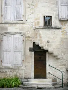Chaumont - Maison à tourelle de la vieille ville