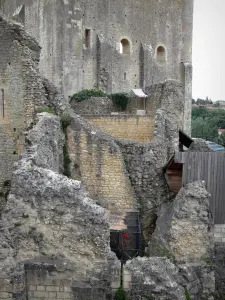 Chauvigny - Château baronnial (ou château des Évêques)