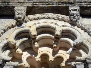 Chiesa di Petit-Palais-et-Cornemps - Sculture della chiesa romanica di Saint- Pierre