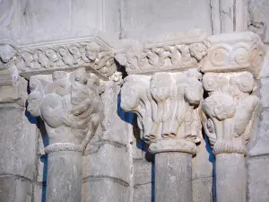 Chiesa di Rieux-Minervois - All'interno della chiesa romanica di Santa Maria scolpita