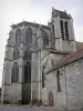 Chiesa di Saint-Sulpice-de-Favières - Chiesa abside e il campanile di Saint-Sulpice di stile gotico