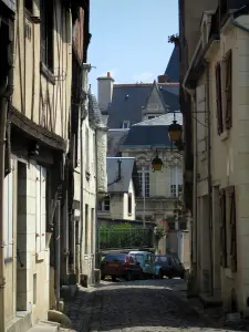 Chinon - Narrow paved street lined with houses