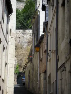Chinon - Narrow street lined with houses