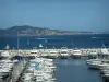 La Ciotat - Puerto con sus barcos de recreo, y la costa del Mar Mediterráneo en el fondo