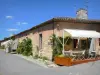 Ciudadela de Blaye - Café de la acera y la tienda de regalos en el corazón de la ciudadela