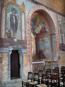 Civray - All'interno della chiesa Saint-Nicolas: murales