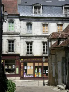 Clamecy - Facades of houses in the old town