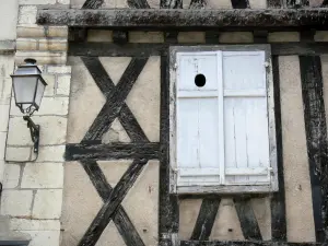 Clamecy - Particolare di una facciata casa con pareti di legno