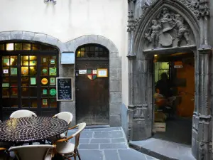 Clermont-Ferrand - Savaron mansion and its carved tympanum