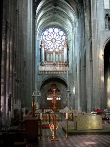 Clermont-Ferrand - Inside the Notre-Dame-de-l'Assomption cathedral of Gothic style