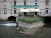 Cloyes-sur-le-Loir - Gebouw, cafe terras en rivier de Loire (Loire vallei)