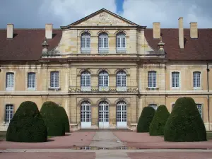 Cluny abbey - Benedictine abbey: convent building and path lined with cut shrubs