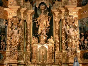 Collioure - Inside the Notre-Dame-des-Anges church: detail of the Baroque altarpiece of the main altar