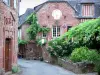 Collonges-la-Rouge - Porte de la maison Boutang du Peyrat et relais de Saint-Jacques de Compostelle