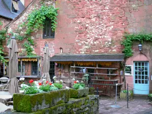 Collonges-la-Rouge - Restaurante de la terraza