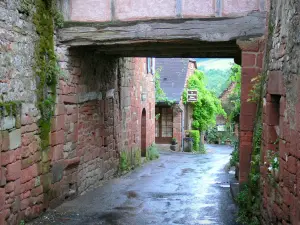 Collonges-la-Rouge - Passaggio pedonale nel cuore del borgo medievale