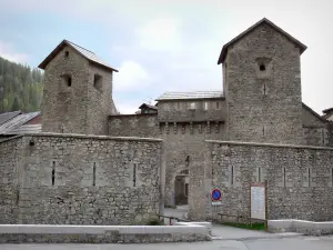 Colmars - Porte de Savoie et remparts