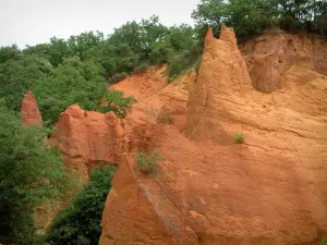 Colorado provenzale - Camini di fata e gli alberi (ex cave di ocra di Rustrel)