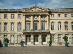 Compiègne - Château and its main courtyard decorated with shrubs in jars