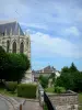 Conches-en-Ouche - Apse of the Sainte-Foy church and houses in the town