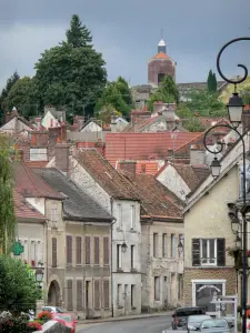 Condé-en-Brie - Chapel of the cemetery overlooking the houses of the village