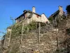 Conques - Maison en pierre et son jardin fleuri