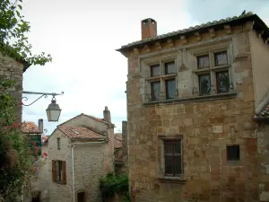 Cordes-sur-Ciel - Stone houses in the medieval town