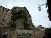 Cordes-sur-Ciel - Lamppost and stone houses of the medieval town